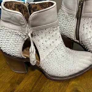Cuadra ankle boots